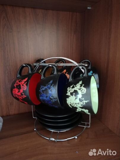 Тарелки и кружки