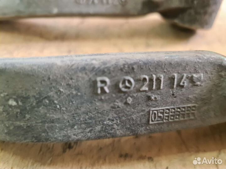 Рычаг передний продольный правый Mercedes W211