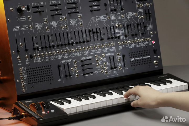 Аналоговый синтезатор korg ARP2600-M