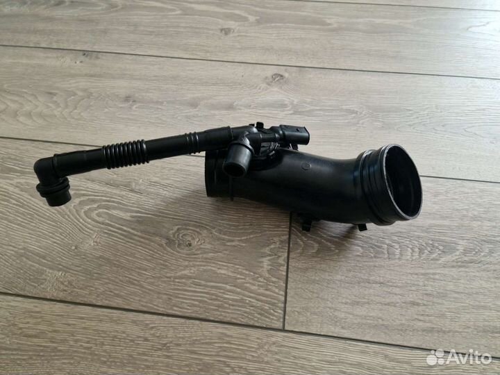 Патрубок воздуховода Audi, VW, Skoda 06B133354