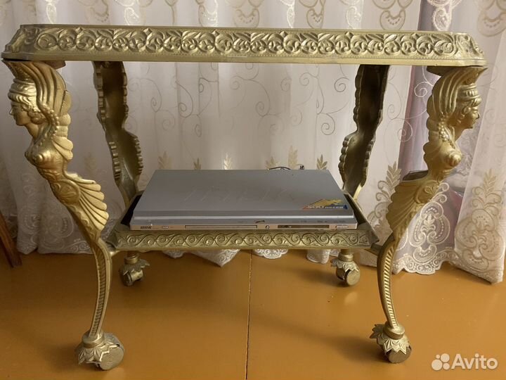 Журнальный столик