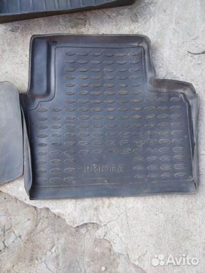 Коврик в автомобиль