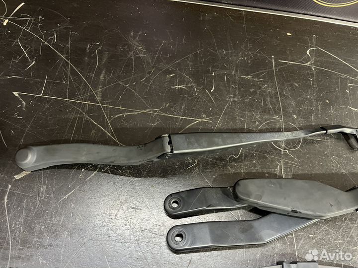 Поводок стеклоочистителя лобового мерседес w218