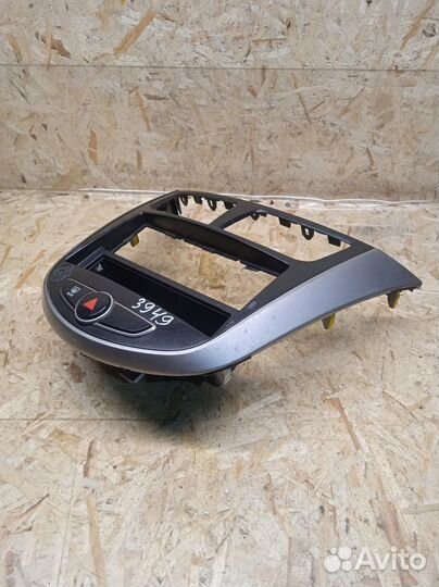 Рамка магнитолы Hyundai Solaris