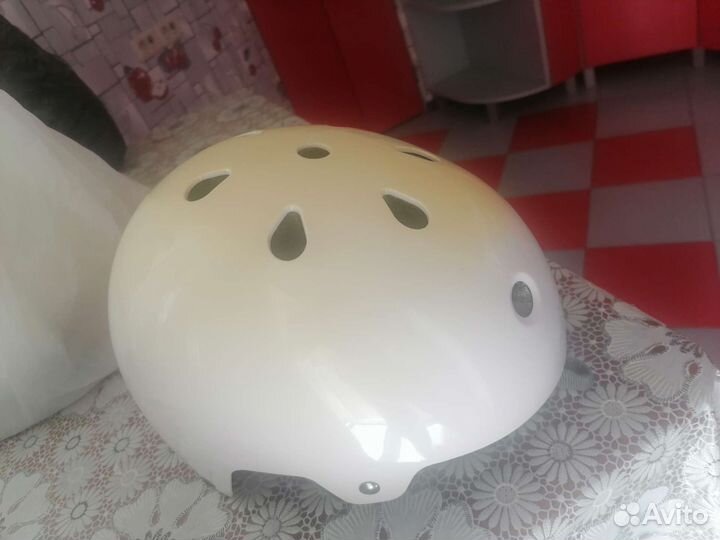 Детский шлем и наколенники для велосипеда