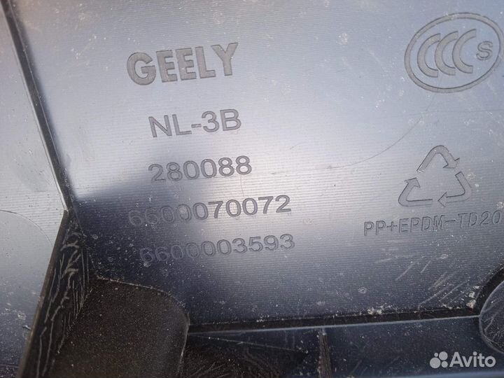 Обшивка крышки багажника geely Atlas