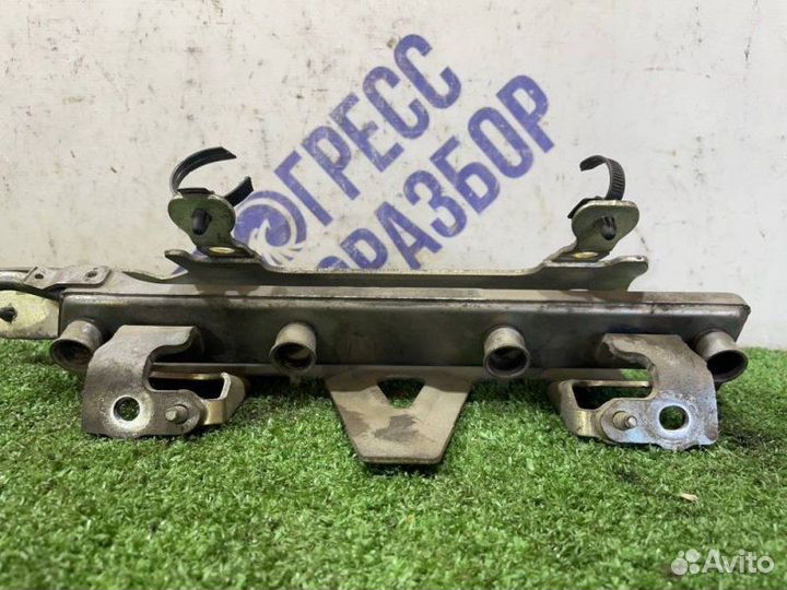 Топливная рампа Nissan Tiida хэтчбек 1.6 HR16 2008