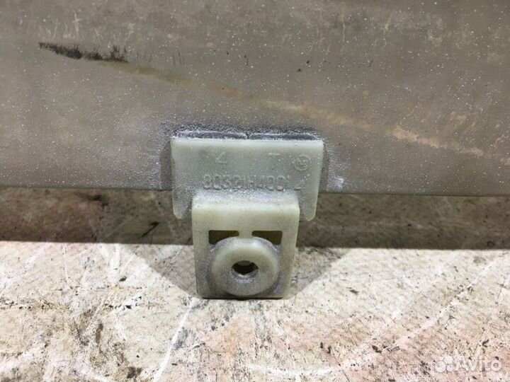 Стекло двери переднее правое Opel Monterey UBS25