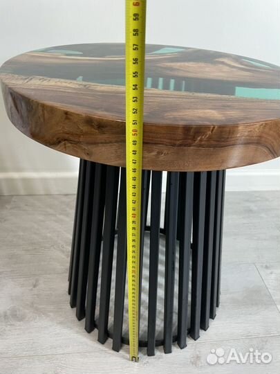 Стол из эпоксидной смолы круглый