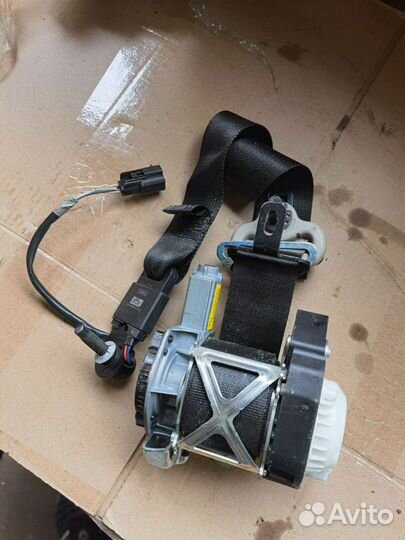 Ремень безопасности передний правый Ford fiesta