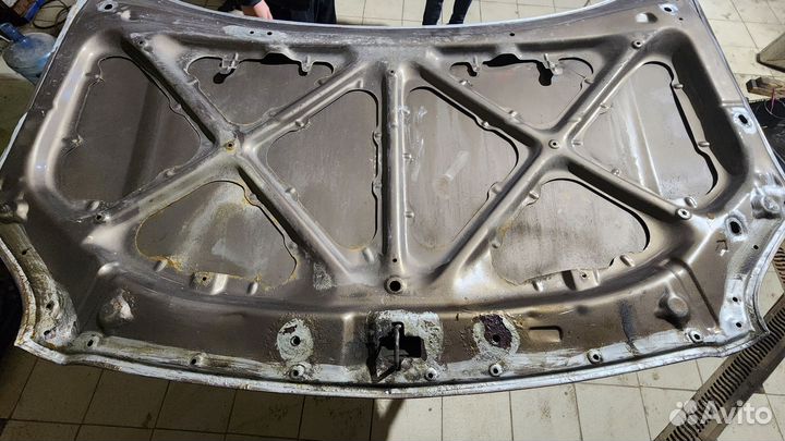 Капот Toyota Avensis 2