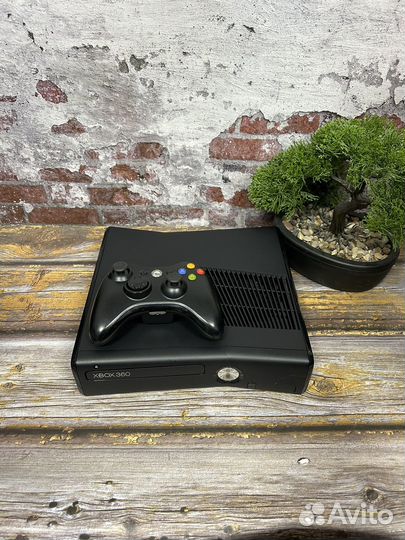 Xbox 360 slim + 147 игр