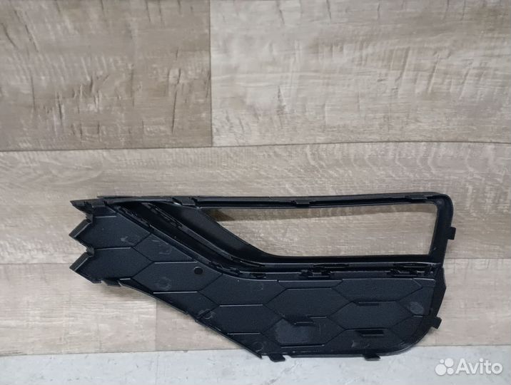 Окантовка противотуманной фары Volkswagen Amarok 2