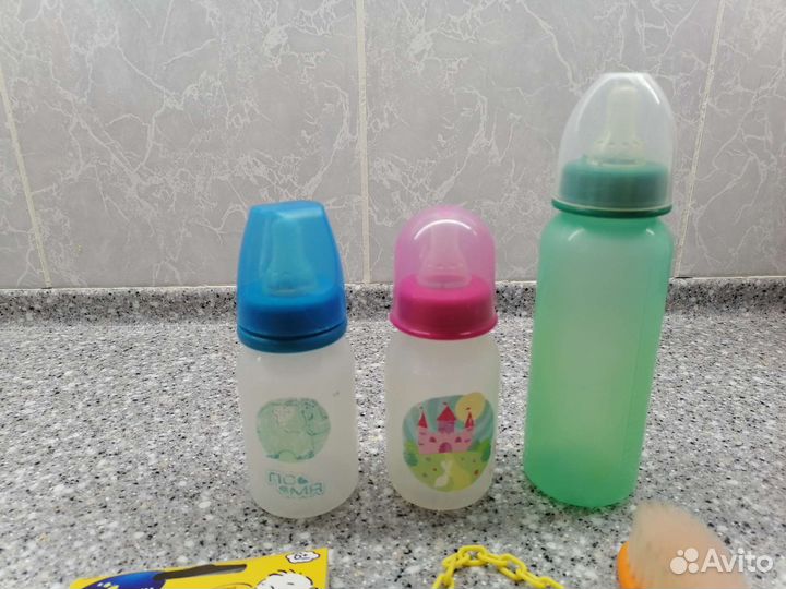 Бутылочки, ножницы, расчёска и прищепка для пустыш