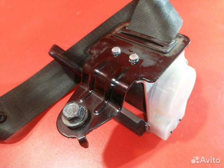 Ремень безопасности задний Kia Rio QB G4FA 2013