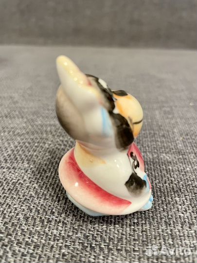 Обезьянка фарфоровая гжель в цвете