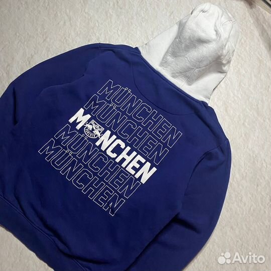 Худи Red Bull München с большим логотипом на спине