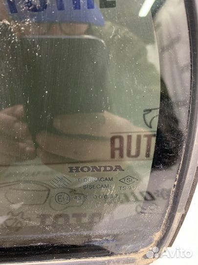 Стекло двери заднее левое Honda Civic 4D R18A2