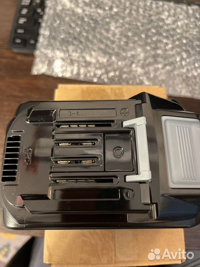 Аккумулятор Makita BL4040 XGT новый оригинал