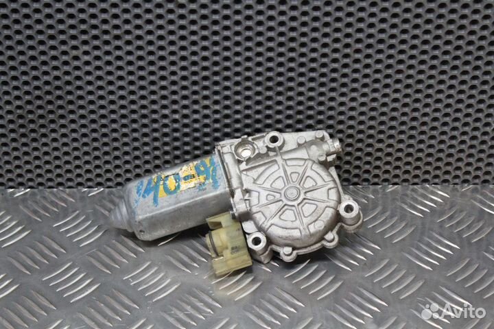 Мотор стеклоподъемника передний левый W140