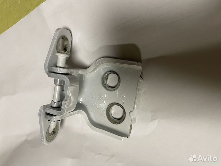 Петля двери largus Logan Duster