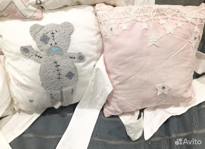 Бортики на кроватку и простыни