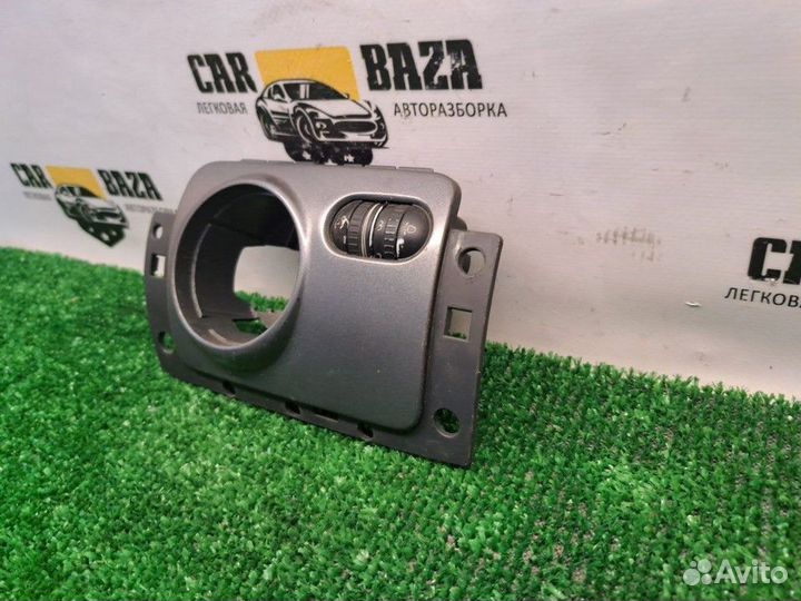 Накладка на торпедо с переключателем света фар