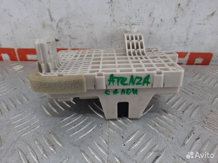Блок предохранителей салона Мазда Атенза GG