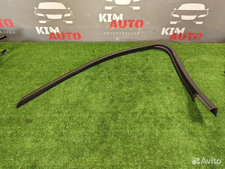 Накладка рамки двери передняя правая Ford Focus 2