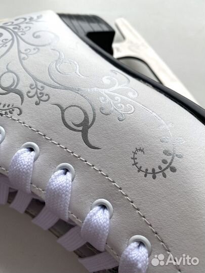 Коньки кожаные фигурные Alpha Caprice как новые