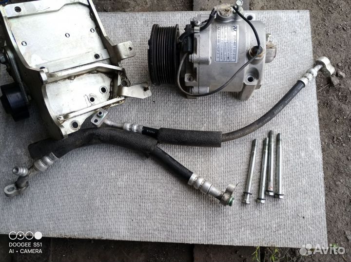 Компрессор кондиционера нива Урбан с кронштейном