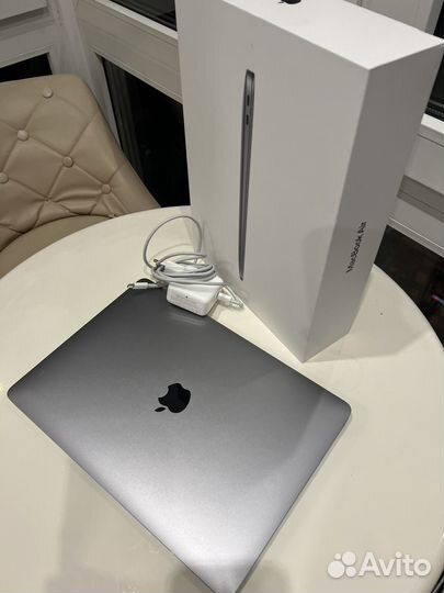Macbook air 13 2020 i3