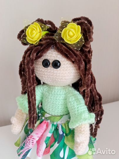 Вязаная кукла ручной работы