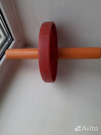 Ролик колесо с ручками для пресса