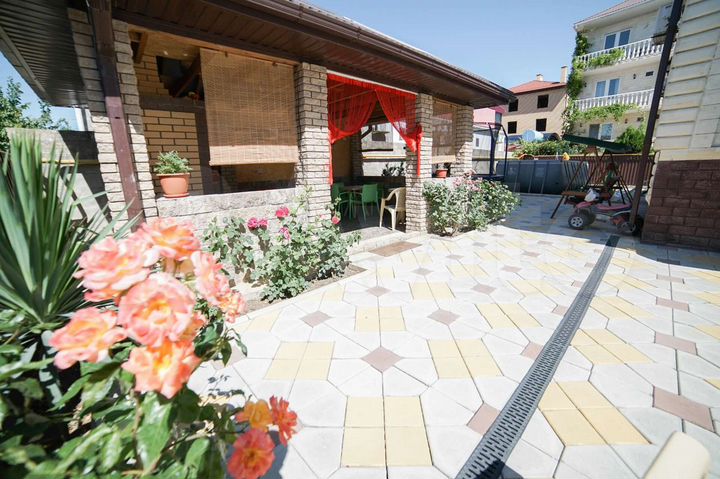 2-к. квартира, 55 м², 1/3 эт.