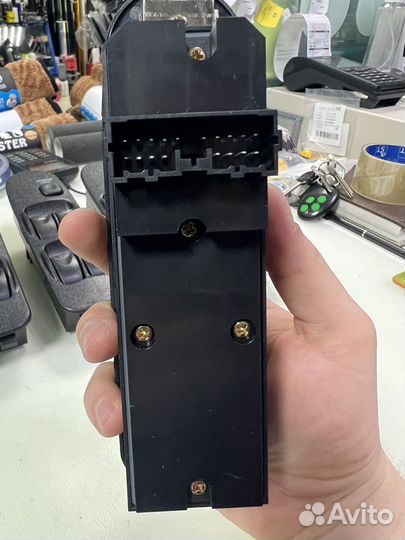 Блок управления стеклоподъемниками Mitsubishi