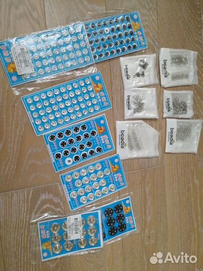 Кнопки и крючки для одежды