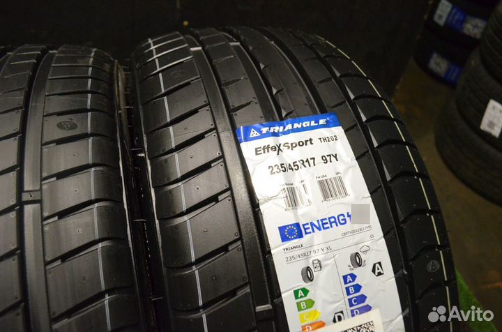 Triangle EffeXSport TH202 235/45 R17 97Y