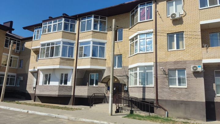 2-к. квартира, 55 м², 1/3 эт.