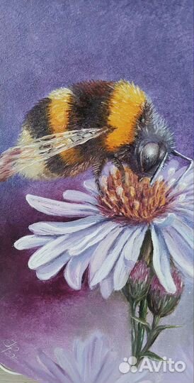 Картина маслом на холсте шмель на цветке