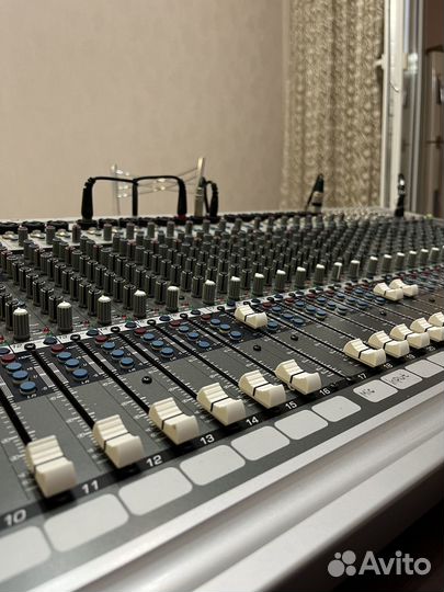 Проффесиональный микшерный пульт 40 каналов