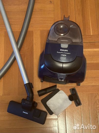 Безмешковый пылесос Philips PowerPro Compact 1700W