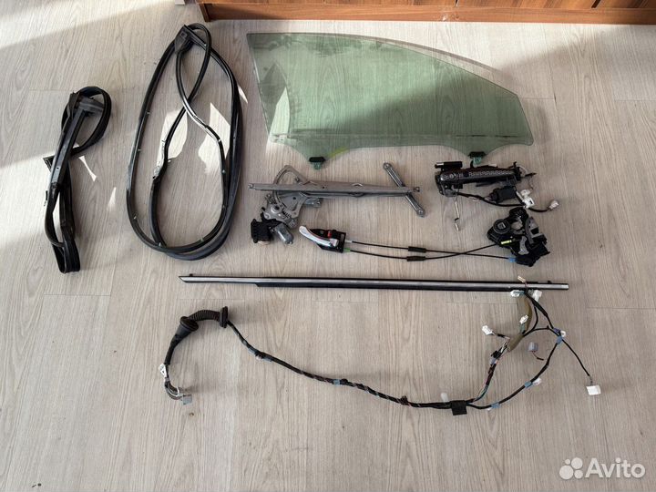 Комплектующих для передней правой двери Toyota Cam