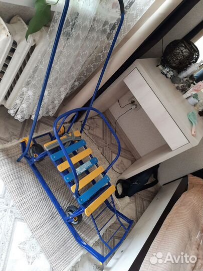 Детские санки с выдвижными колесами