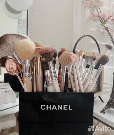 Органайзер Chanel для хранения кистей и косметики
