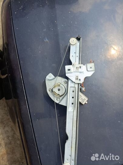 Стеклоподъёмник передний правый Renault Sandero