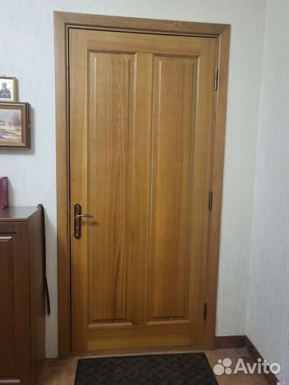 Дверь входная деревянная