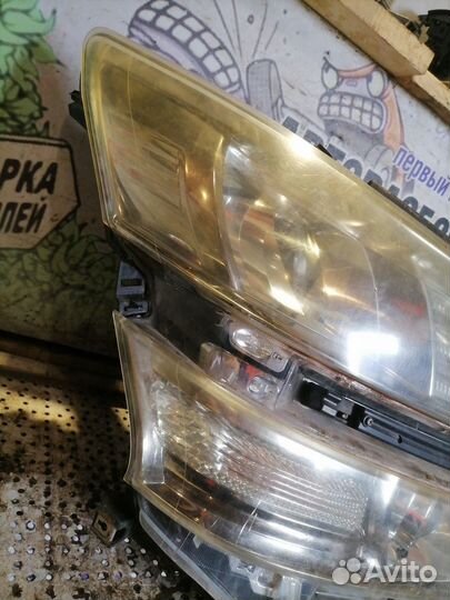 Фара правая Toyota Alphard