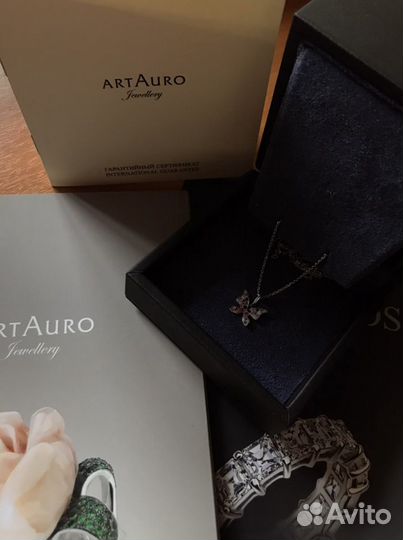 Подвеска из белого золота с бриллиантами