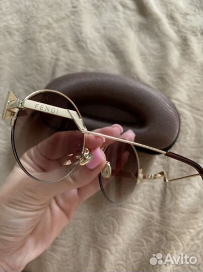 Солнечные очки женские